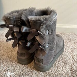 {UGG} Bailey Bow Boots - Grey